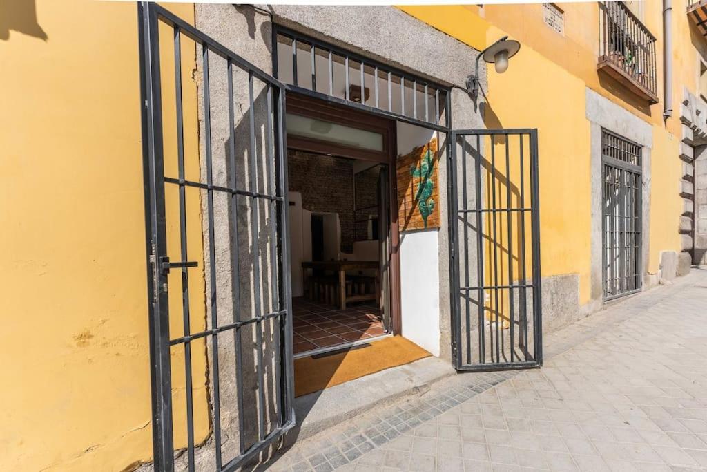Encantador Apartamento En Calle Segovia Madrid Kültér fotó