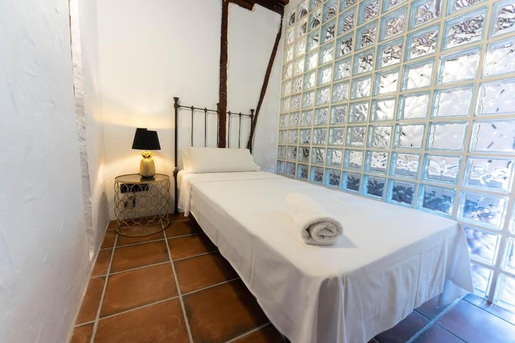 Encantador Apartamento En Calle Segovia Madrid Kültér fotó